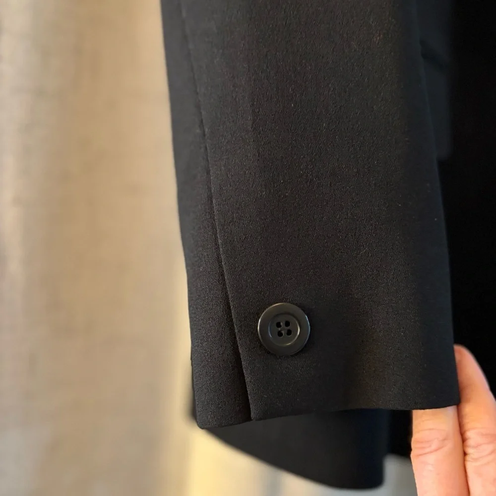 Liz Claiborne 3 button Black Blazer. Petite Size‎ 10. Fully lined.